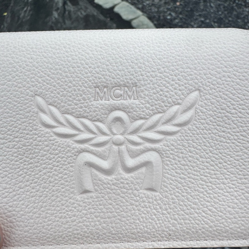MCM NWOT Soft Pink Leather Bifold Wallet Embossed Logo Made in Korea - Picture 9 of 14